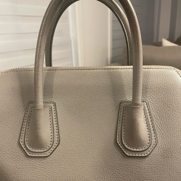 Givenchy Medium Antigona bag in Pearl Grey - Picture 7 of 9